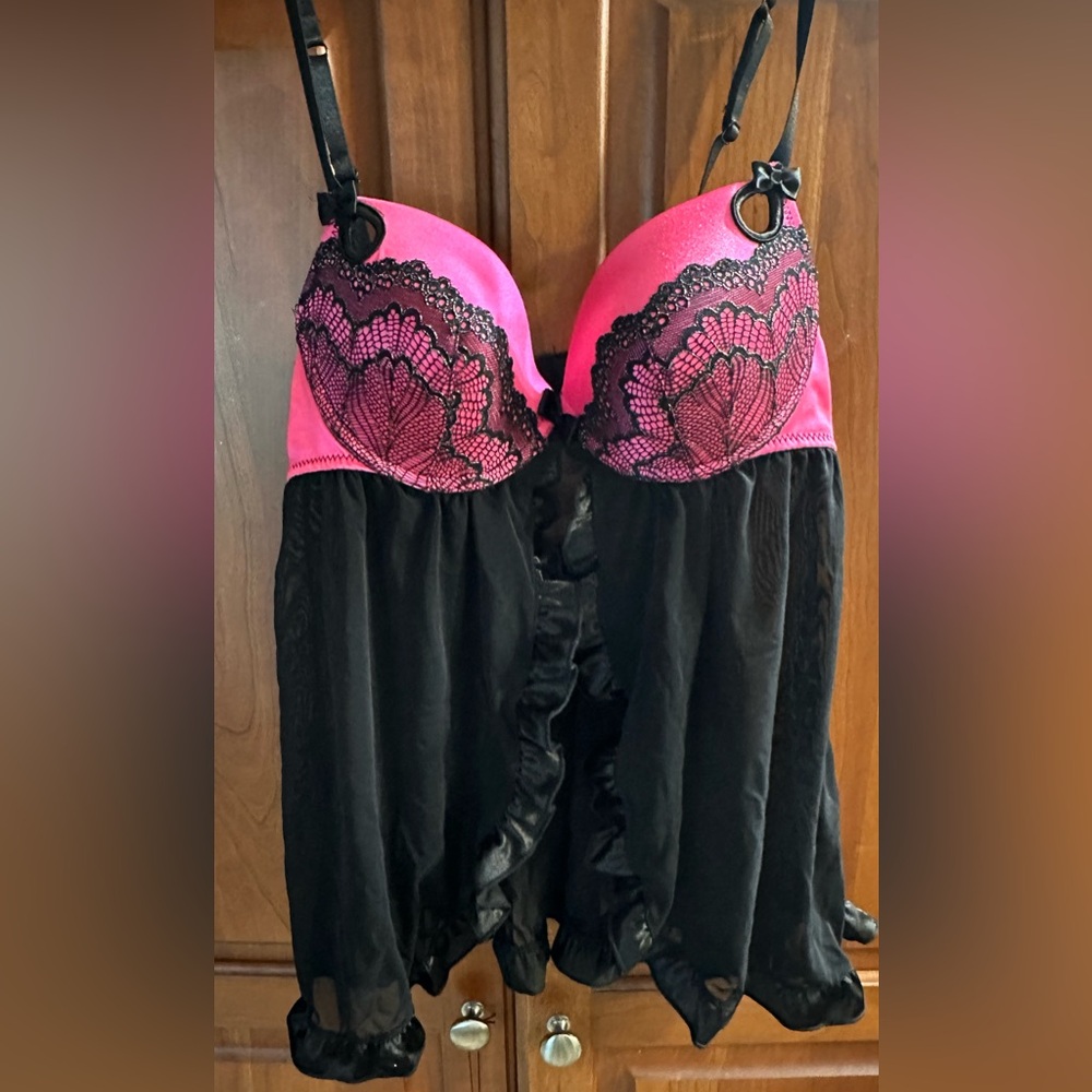 Lingerie black and hot pink
